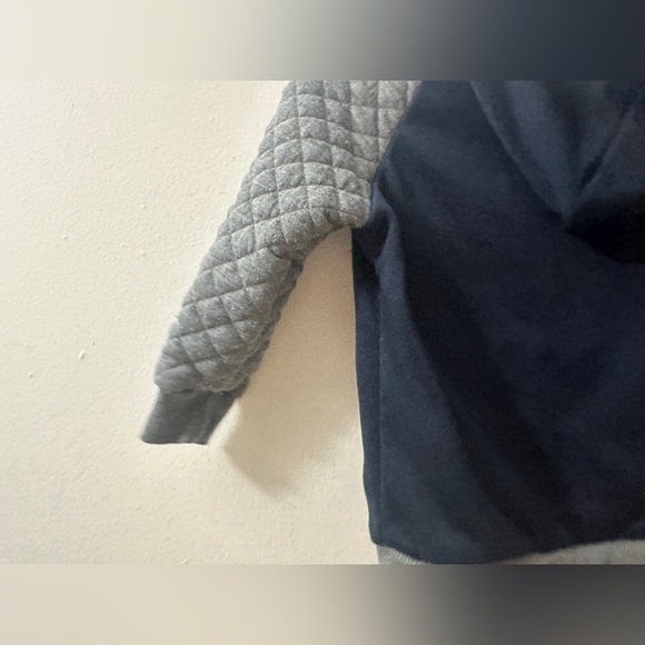 BATMAN Dark Blue Quilted Hoodie SIZE 2T Boys Colorblock Logo Licensed Official - Picture 3 of 4